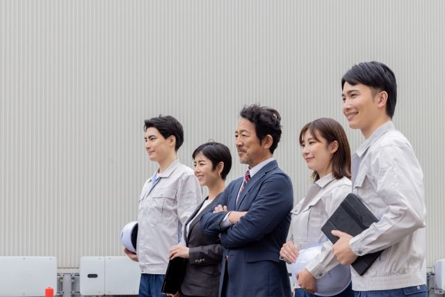 行動指針を「壁」に貼っても人は動かない。形骸化したスローガンを、現場の“共通言語”に変える3つの絶対条件